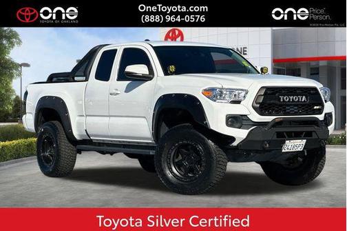 White 2022 Toyota Tacoma SR