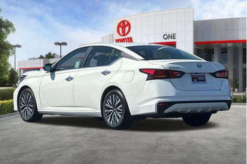 Glacier White 2025 Nissan Altima 2.5 SV