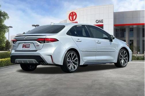 Classic Silver Metallic 2022 Toyota Corolla XSE