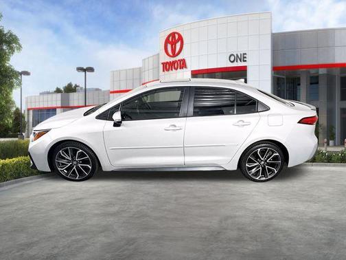 Classic Silver Metallic 2022 Toyota Corolla XSE