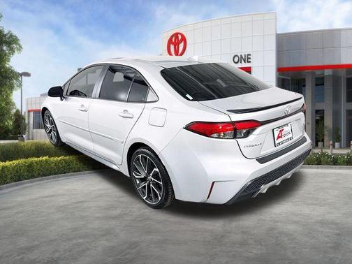 Classic Silver Metallic 2022 Toyota Corolla XSE