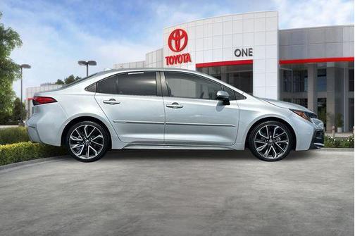 Classic Silver Metallic 2022 Toyota Corolla XSE