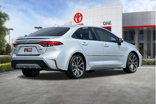 Classic Silver Metallic 2022 Toyota Corolla XSE