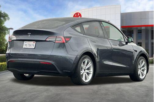 2021 Tesla Model Y Standard Range Rear-Wheel Drive