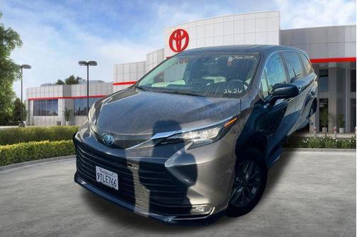 2025 Toyota Sienna XLE