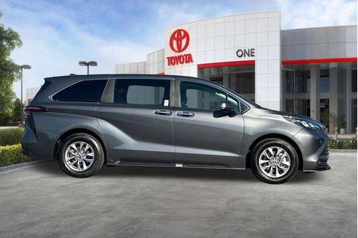 2025 Toyota Sienna XLE