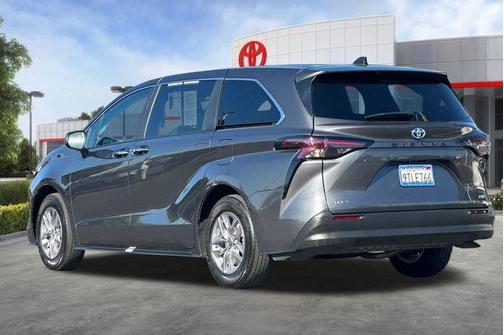 2025 Toyota Sienna XLE