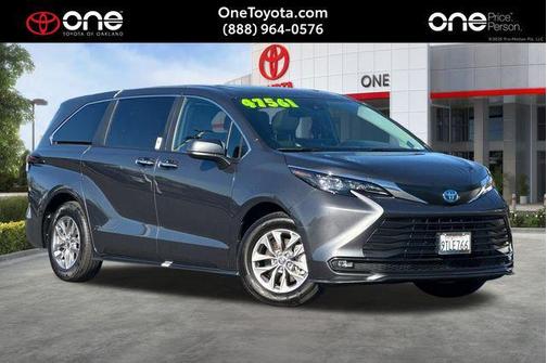 2025 Toyota Sienna XLE