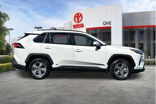 Ice Cap 2025 Toyota RAV4 Hybrid XLE