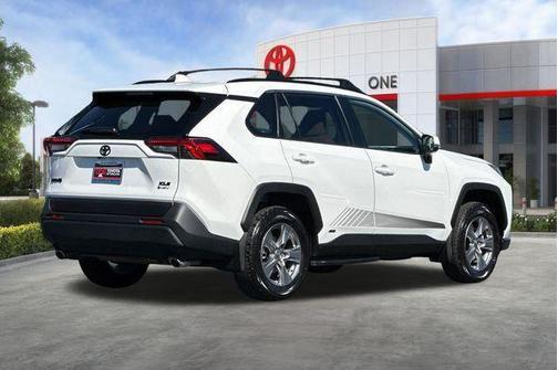Ice Cap 2025 Toyota RAV4 Hybrid XLE