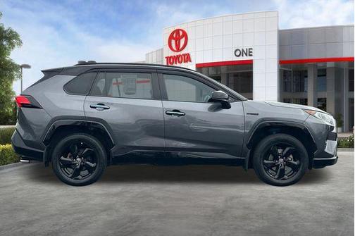 Blizzard Pearl/Midnight Black Metallic 2021 Toyota RAV4 Hybrid SE