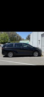 2023 Toyota Sienna LE