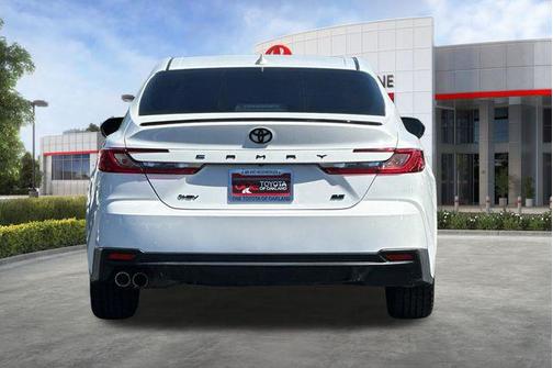 Ice Cap 2025 Toyota Camry SE