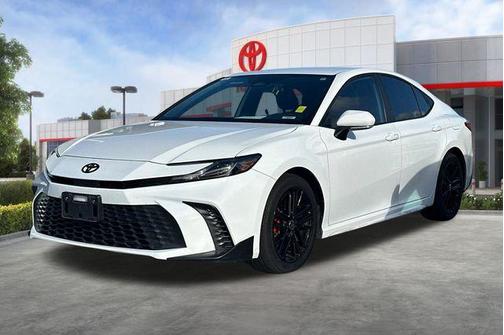 Ice Cap 2025 Toyota Camry SE
