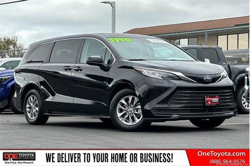 2023 Toyota Sienna LE