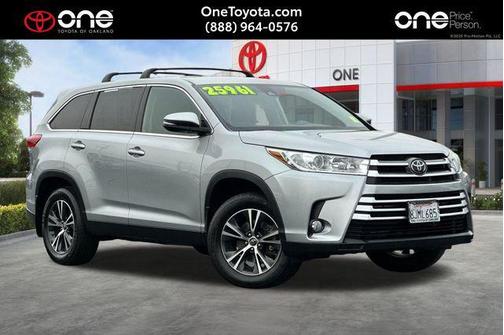 Celestial Silver Metallic 2019 Toyota Highlander LE Plus