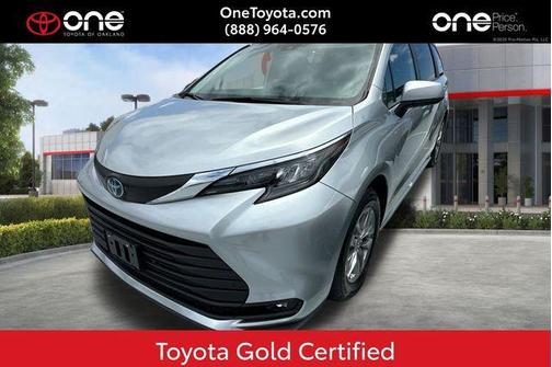 Celestial Silver Metallic 2025 Toyota Sienna XLE
