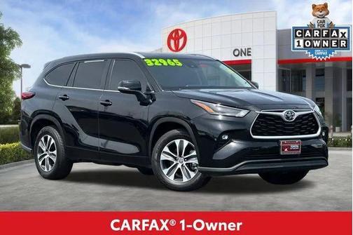 Midnight Black Metallic 2023 Toyota Highlander XLE