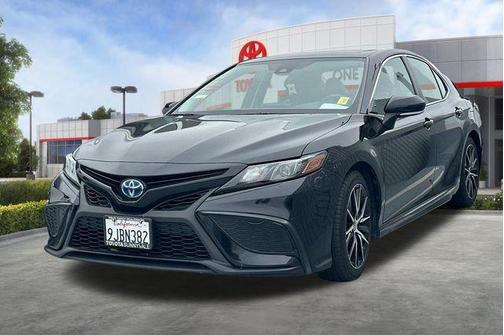 Midnight Black Metallic 2023 Toyota Camry SE