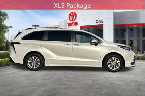 2023 Toyota Sienna XLE