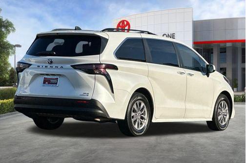 2023 Toyota Sienna XLE