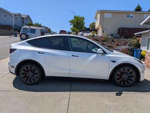 2023 Tesla Model Y Performance Dual Motor All-Wheel Drive