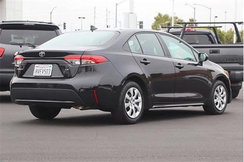 Photo 5 of 31 of 2021 Toyota Corolla LE