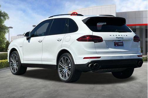 White 2018 Porsche Cayenne Cayenne E-Hybrid Platinum Edition