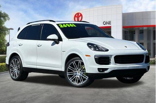 White 2018 Porsche Cayenne Cayenne E-Hybrid Platinum Edition