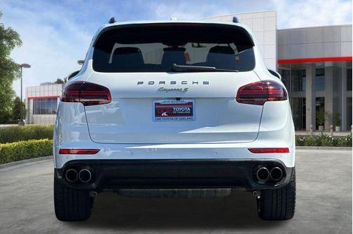 White 2018 Porsche Cayenne Cayenne E-Hybrid Platinum Edition