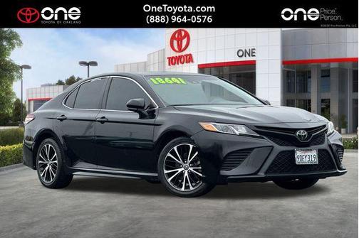Midnight Black Metallic 2020 Toyota Camry SE