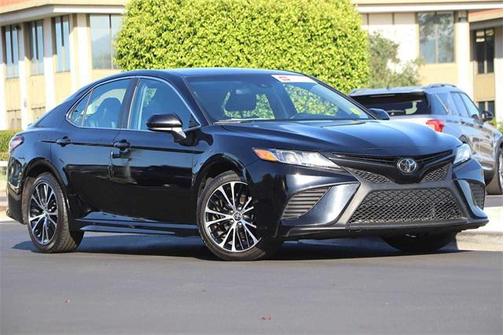 Midnight Black Metallic 2020 Toyota Camry SE
