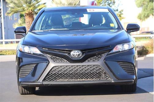 Midnight Black Metallic 2020 Toyota Camry SE