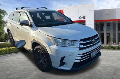 2019 Toyota Highlander LE I4