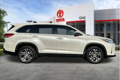 2019 Toyota Highlander LE I4