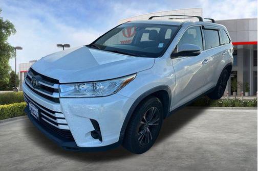 2019 Toyota Highlander LE I4