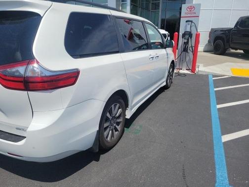 2020 Toyota Sienna Limited Premium