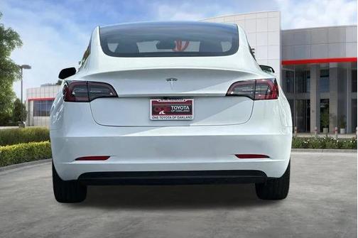 Pearl White Multi-Coat 2023 Tesla Model 3 Standard Range