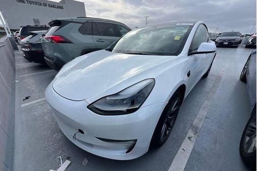 Pearl White Multi-Coat 2023 Tesla Model 3 Standard Range