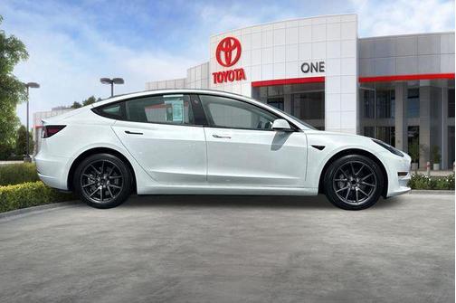 Pearl White Multi-Coat 2023 Tesla Model 3 Standard Range