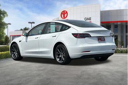 Pearl White Multi-Coat 2023 Tesla Model 3 Standard Range