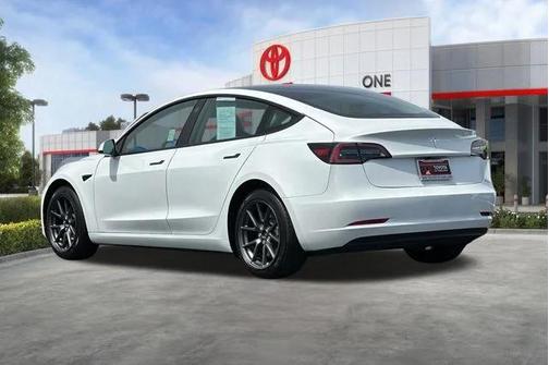 Pearl White Multi-Coat 2023 Tesla Model 3 Standard Range