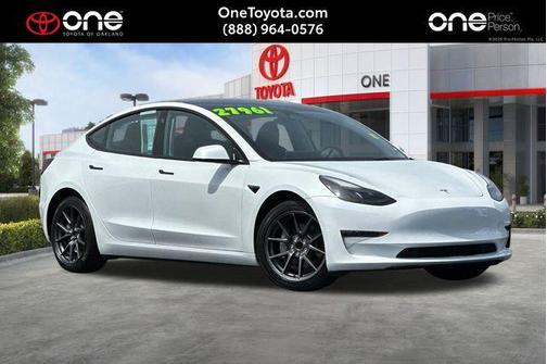 Pearl White Multi-Coat 2023 Tesla Model 3 Standard Range