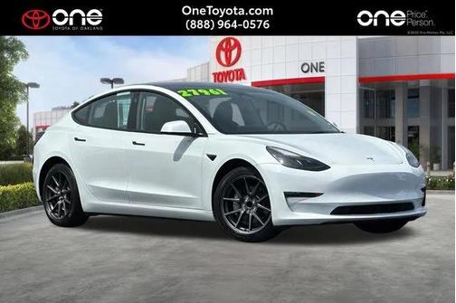 Pearl White Multi-Coat 2023 Tesla Model 3 Standard Range
