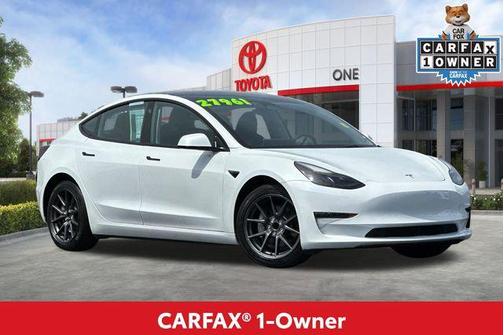 Pearl White Multi-Coat 2023 Tesla Model 3 Standard Range