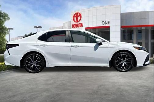 Ice Cap 2023 Toyota Camry SE
