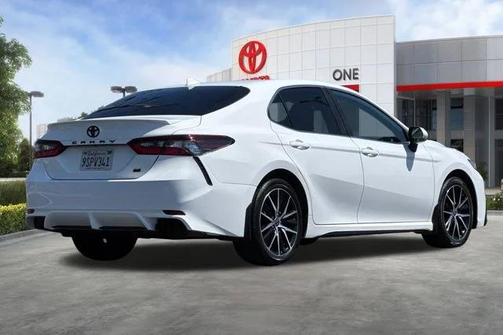 Ice Cap 2023 Toyota Camry SE