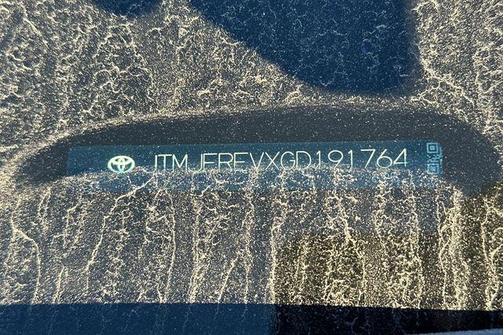 Super White 2016 Toyota RAV4 SE