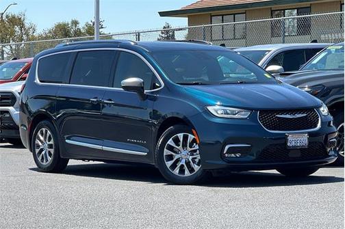 2022 Chrysler Pacifica L