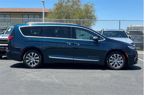 2022 Chrysler Pacifica L